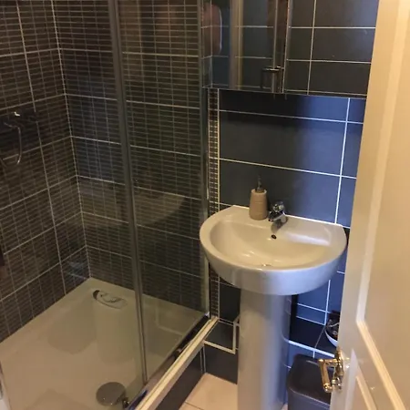 2 Bedroom Early Check In And Late Check Out Possible *