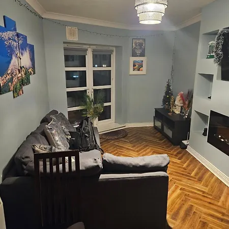 2 Bedroom Early Check In And Late Check Out Possible *