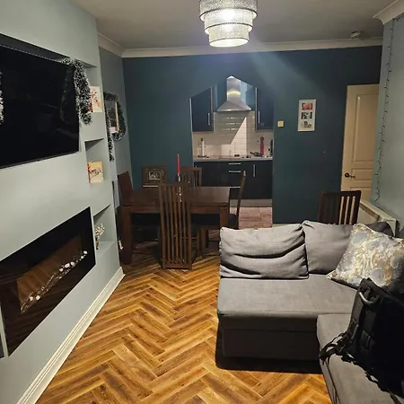 Apartment 2 Bedroom Early Check In And Late Check Out Possible *